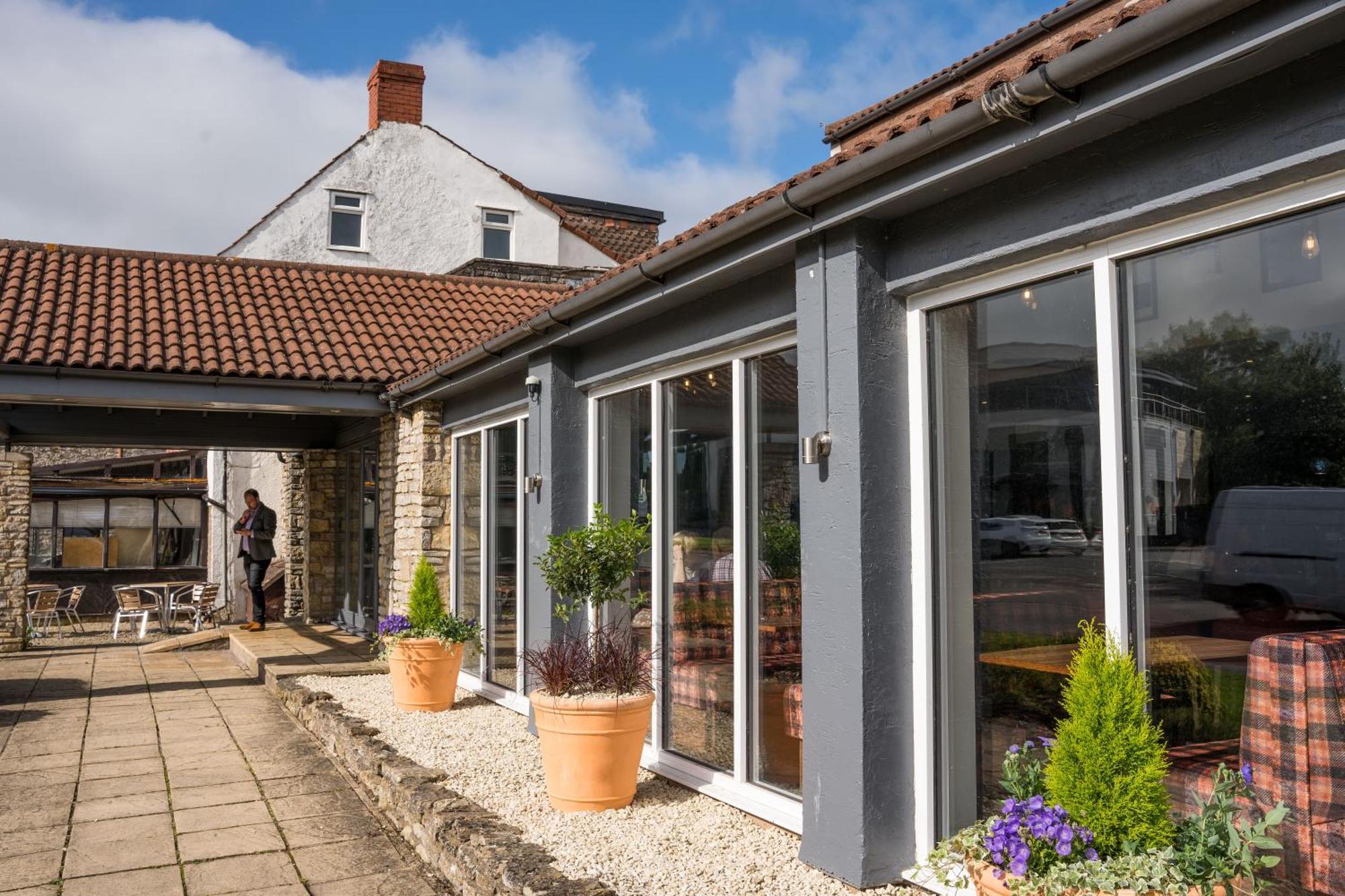 Almondsbury Inn & Lounge Exterior photo